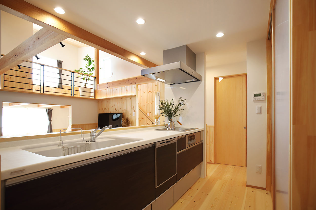 フィデア 【間取図有｜2000～2499万円｜木のデザイン｜カーライフ】広々とした吹抜で一体感を楽しむ片流れ屋根の家の建築実例画像4