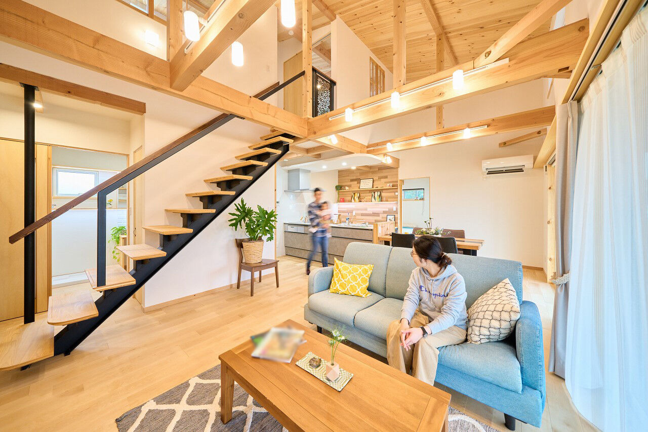 フィデア 【間取図有｜2925万円｜ガレージハウス｜吹抜け｜オープン階段】パパも、家族も、愛車も満足の家の建築実例画像2