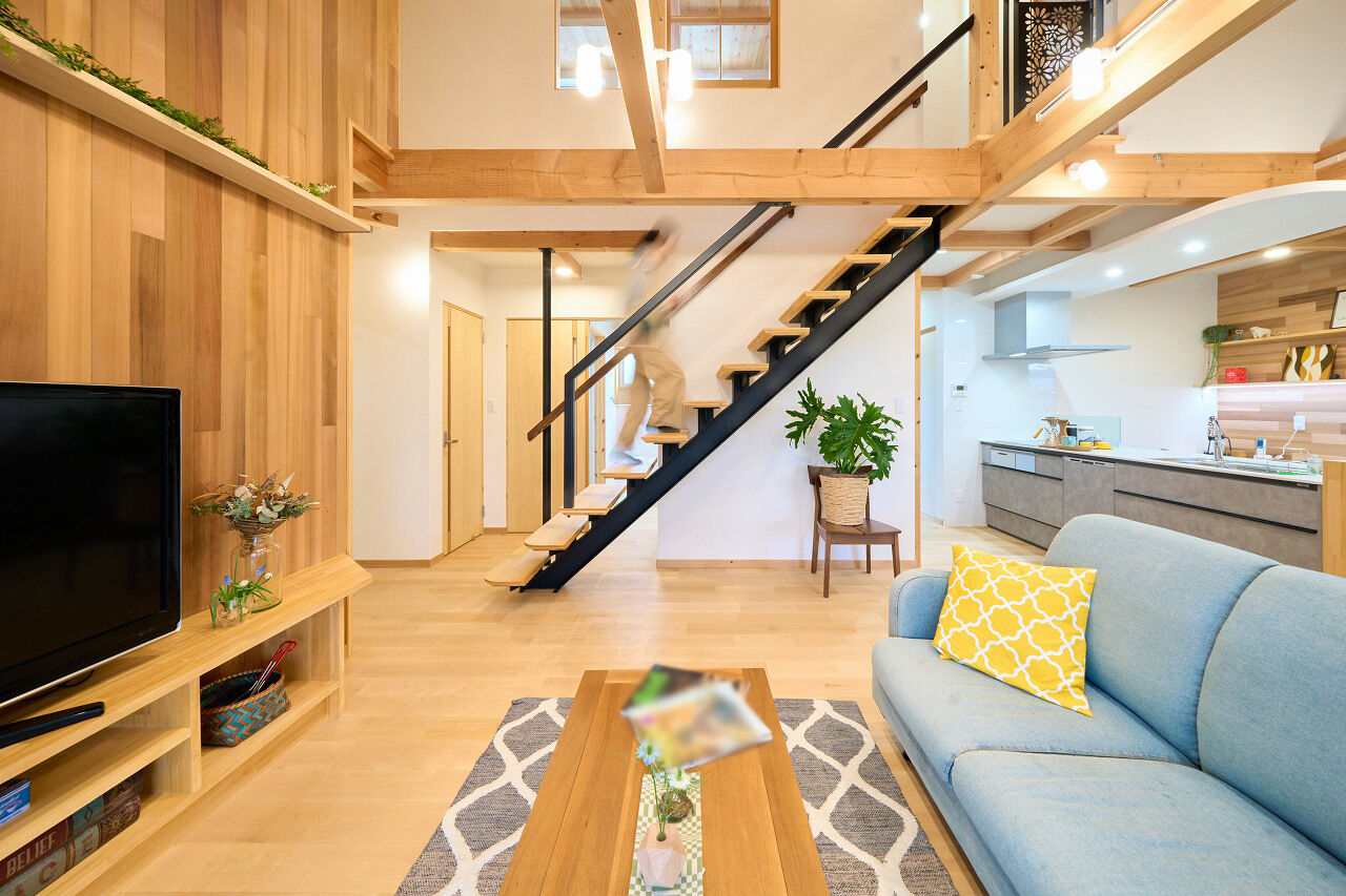 フィデア 【間取図有｜2925万円｜ガレージハウス｜吹抜け｜オープン階段】パパも、家族も、愛車も満足の家の建築実例画像3