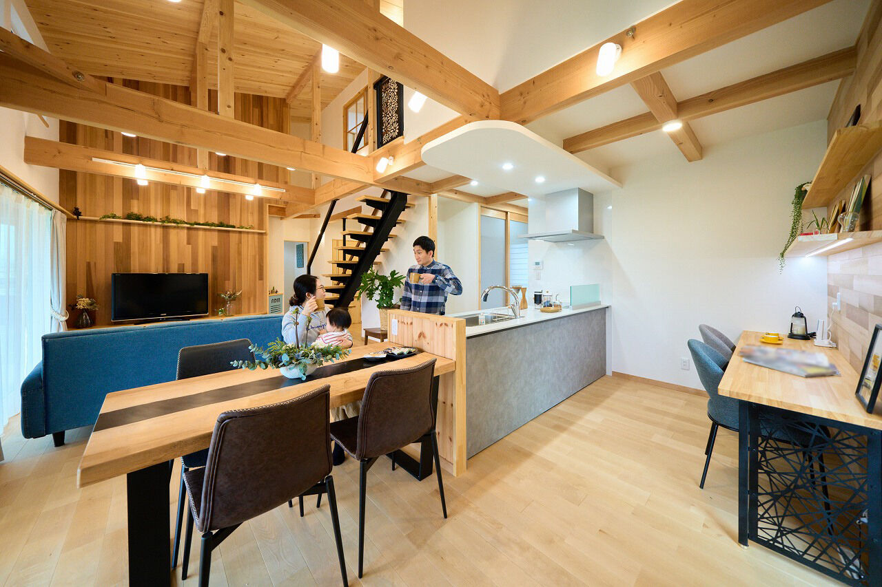 フィデア 【間取図有｜2925万円｜ガレージハウス｜吹抜け｜オープン階段】パパも、家族も、愛車も満足の家の建築実例画像5