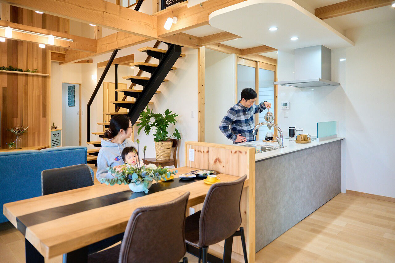 フィデア 【間取図有｜2925万円｜ガレージハウス｜吹抜け｜オープン階段】パパも、家族も、愛車も満足の家の建築実例画像6