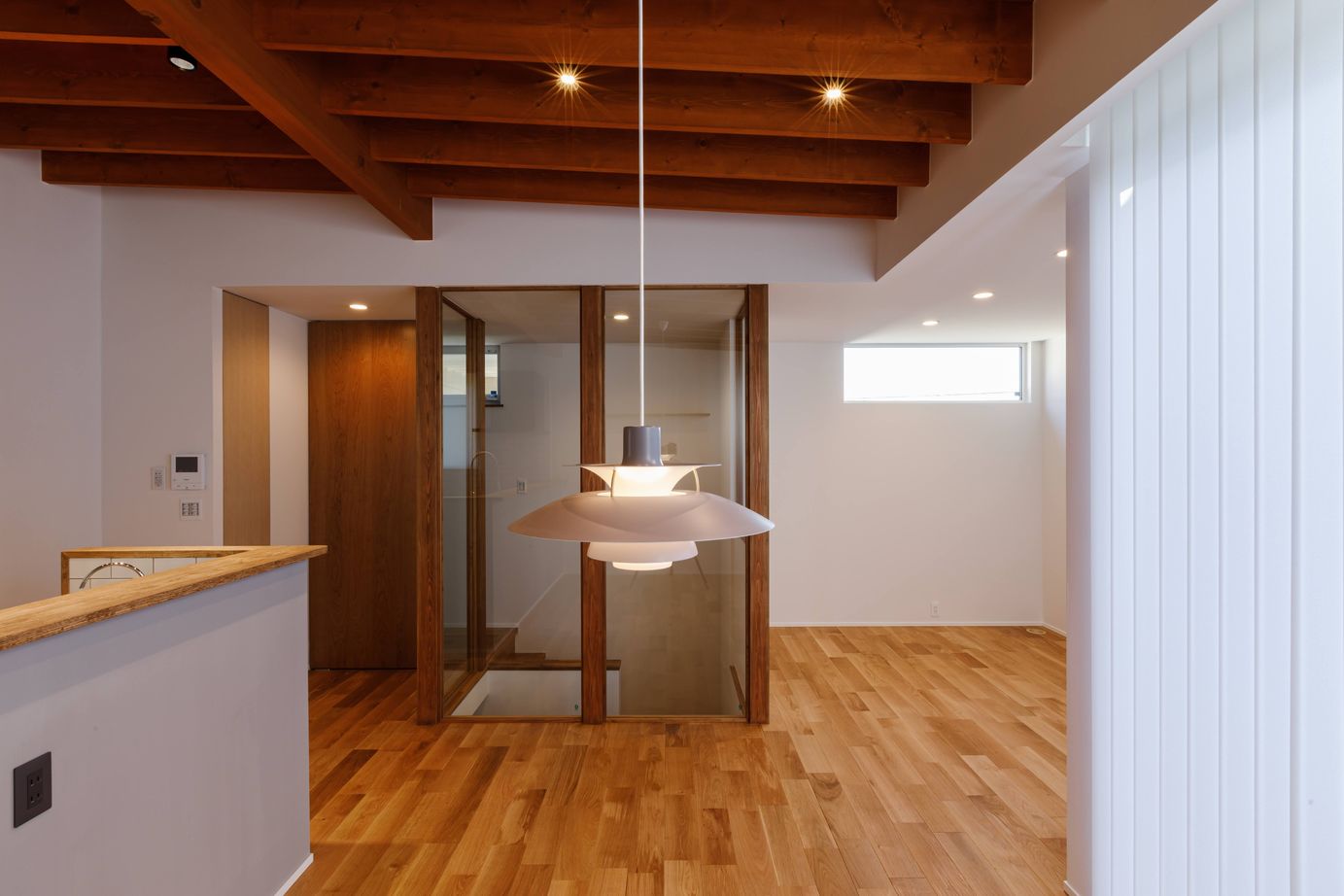 はだしの家． 【兵庫県姫路市/2階建て】こだわりのフォルムと質感が洗練された空間が広がるアイデア満載の家の建築実例画像6