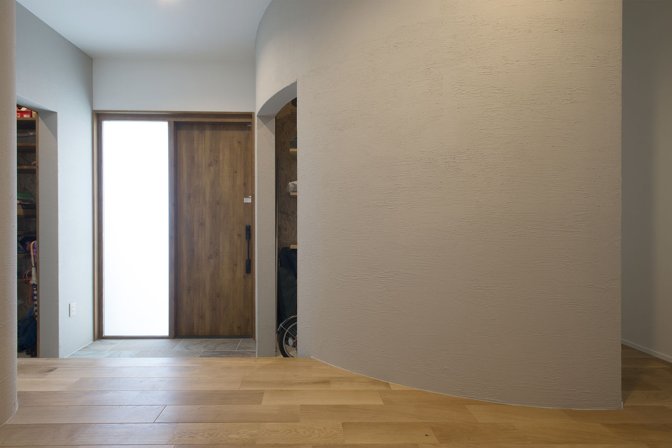 はだしの家． 【兵庫県姫路市/2階建て】こだわりのフォルムと質感が洗練された空間が広がるアイデア満載の家の建築実例画像7