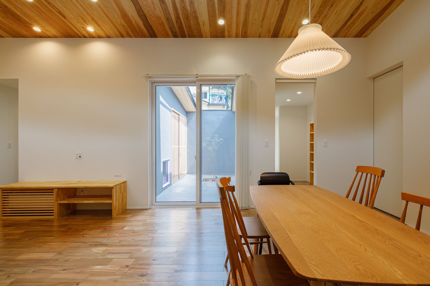 はだしの家． 【兵庫県相生市/平屋】北欧×和モダン　和の静けさや上品さと北欧の美しさが融合した心安らぐ平屋の建築実例画像5