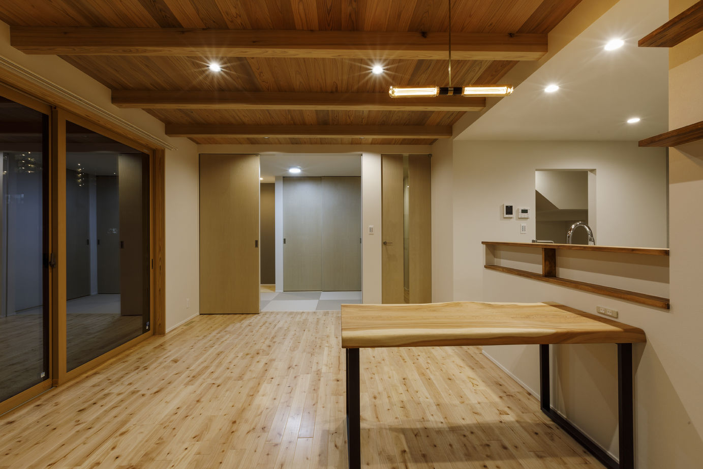 はだしの家． 【兵庫県加古川市／カフェ風／シンプルデザイン】三角屋根のフォルムが美しいカフェスタイルのおうちの建築実例画像3