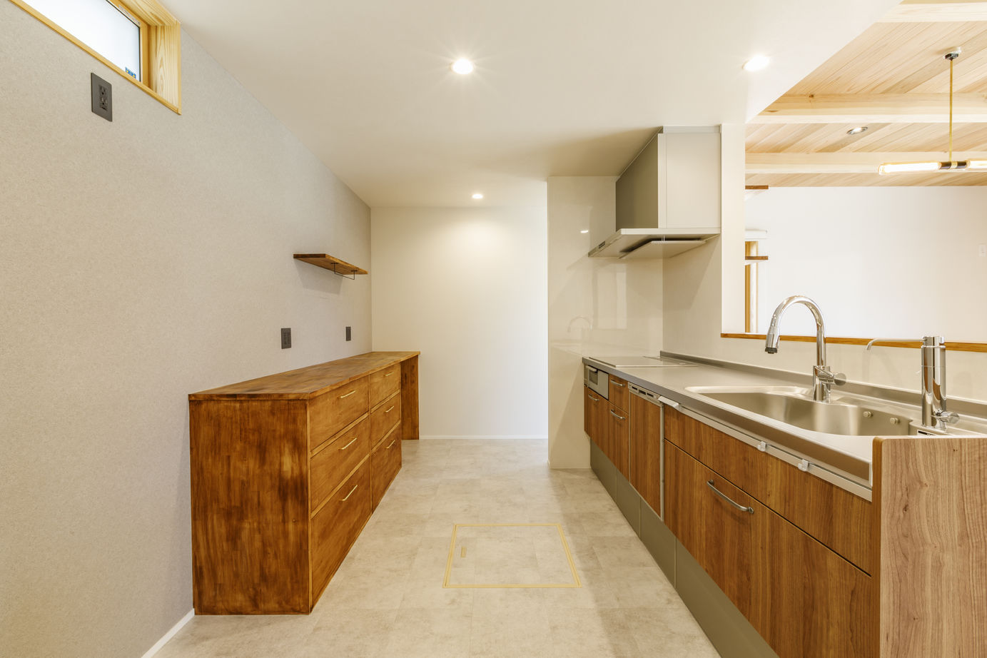 はだしの家． 【兵庫県加古川市／カフェ風／シンプルデザイン】三角屋根のフォルムが美しいカフェスタイルのおうちの建築実例画像5