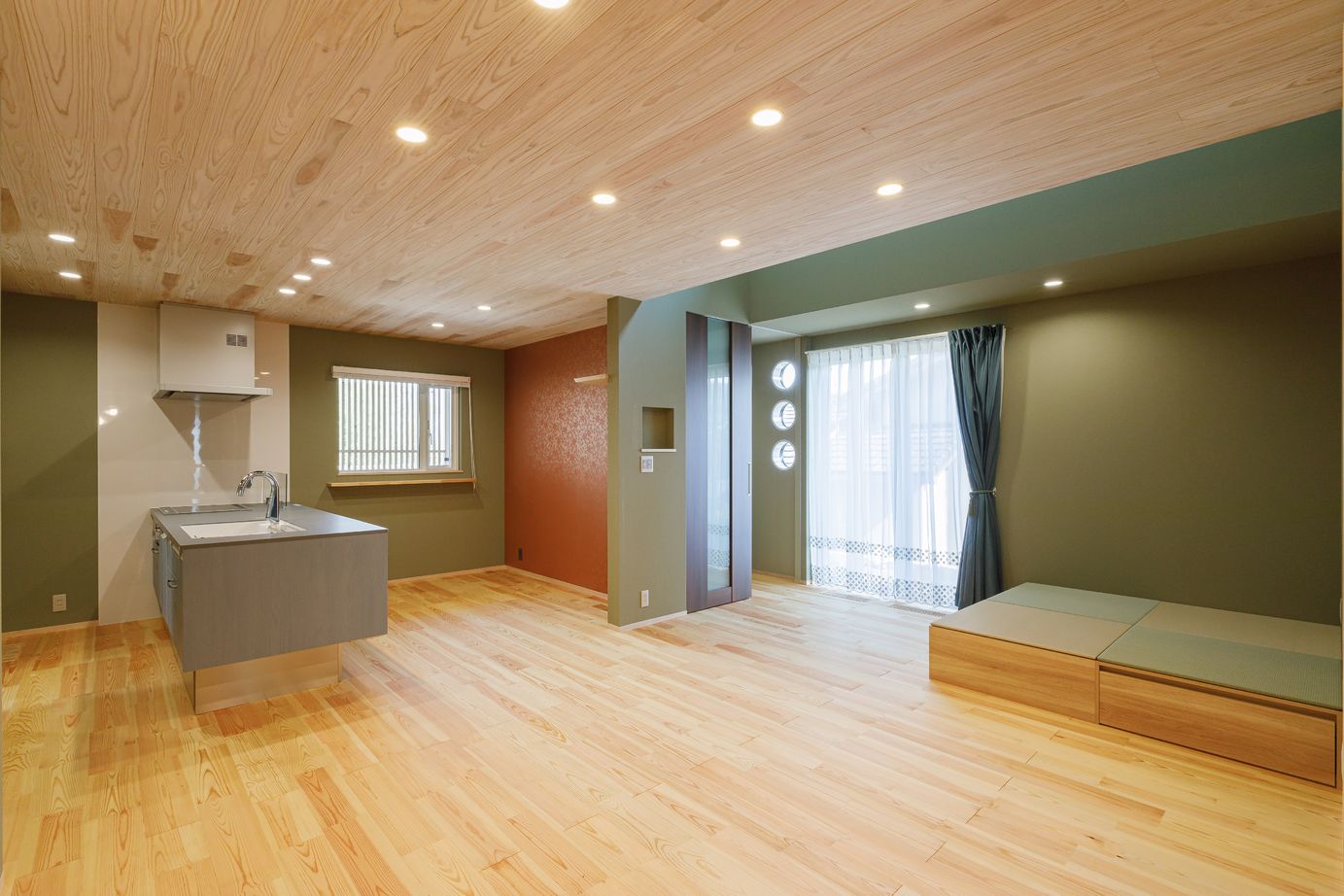 はだしの家． 【兵庫県姫路市/高性能住宅/2階建て】考え抜いたデザインと間取り　和モダン×高性能の邸宅の建築実例画像2