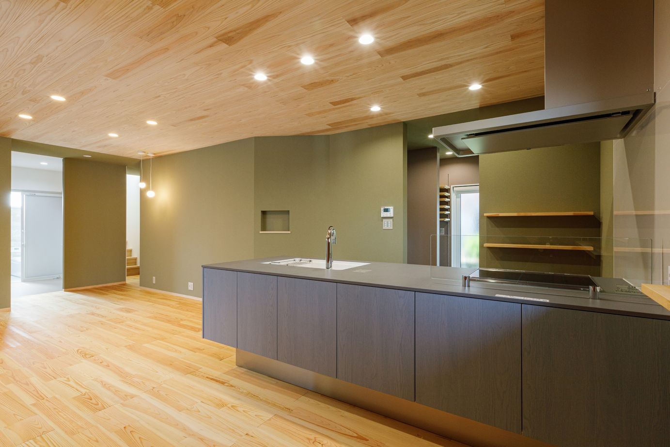 はだしの家． 【兵庫県姫路市/高性能住宅/2階建て】考え抜いたデザインと間取り　和モダン×高性能の邸宅の建築実例画像3