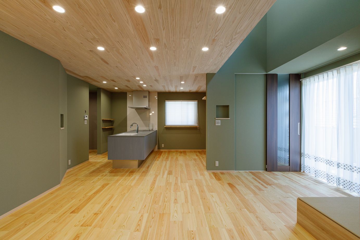 はだしの家． 【兵庫県姫路市/高性能住宅/2階建て】考え抜いたデザインと間取り　和モダン×高性能の邸宅の建築実例画像4