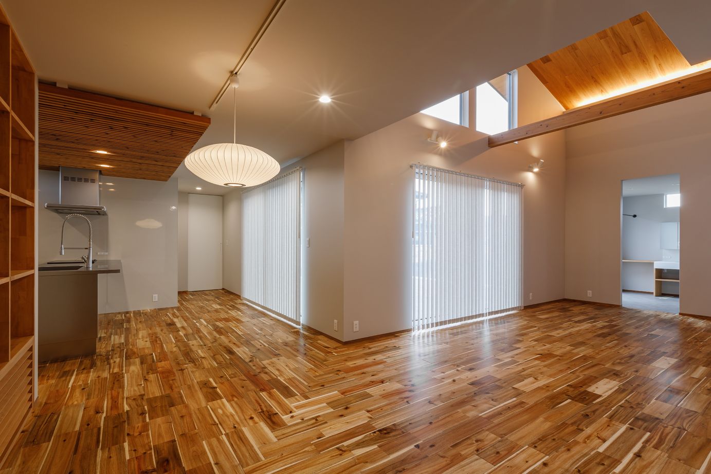 はだしの家． 【兵庫県姫路市／4000万円台／40坪台】片流れの屋根が素材感を際立たせる半平屋のお家の建築実例画像3