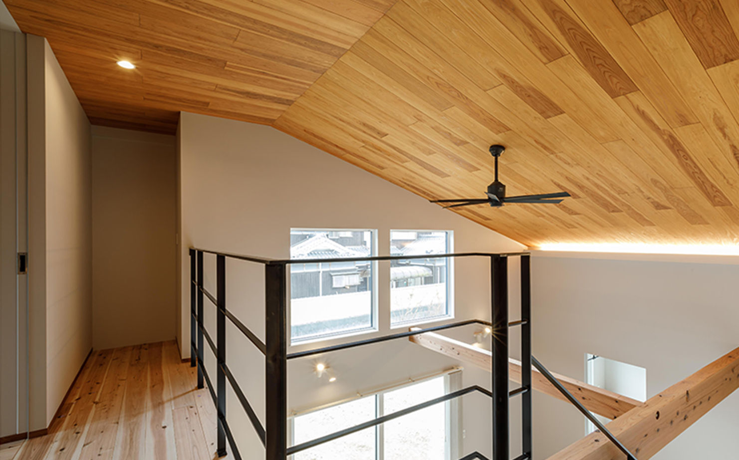 はだしの家． 【兵庫県姫路市／4000万円台／40坪台】片流れの屋根が素材感を際立たせる半平屋のお家の建築実例画像6