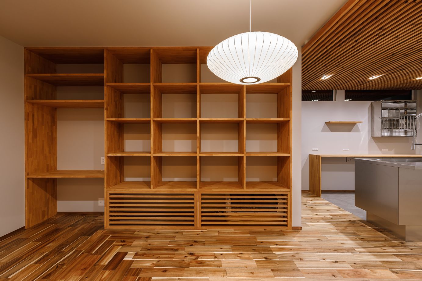 はだしの家． 【兵庫県姫路市／4000万円台／40坪台】片流れの屋根が素材感を際立たせる半平屋のお家の建築実例画像8