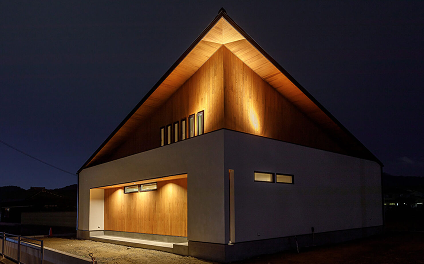 はだしの家． 【兵庫県姫路市／4000万円台／40坪台】片流れの屋根が素材感を際立たせる半平屋のお家の建築実例画像9