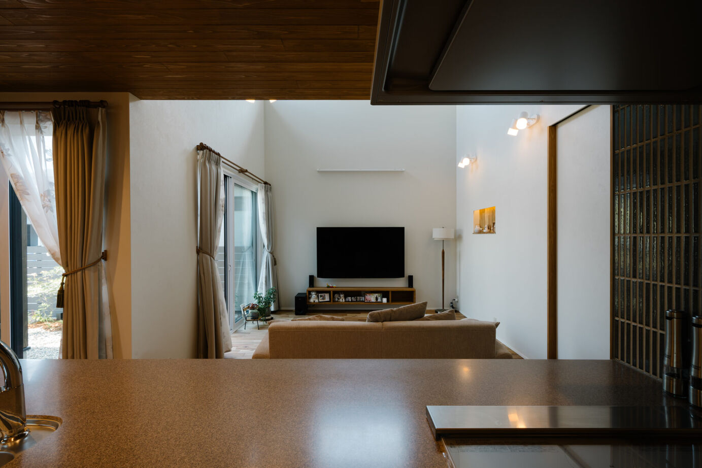 はだしの家． 【太子町／33.5坪／家事ラク動線×1階完結型】織樹の家－木々の鼓動と暮らすの建築実例画像3