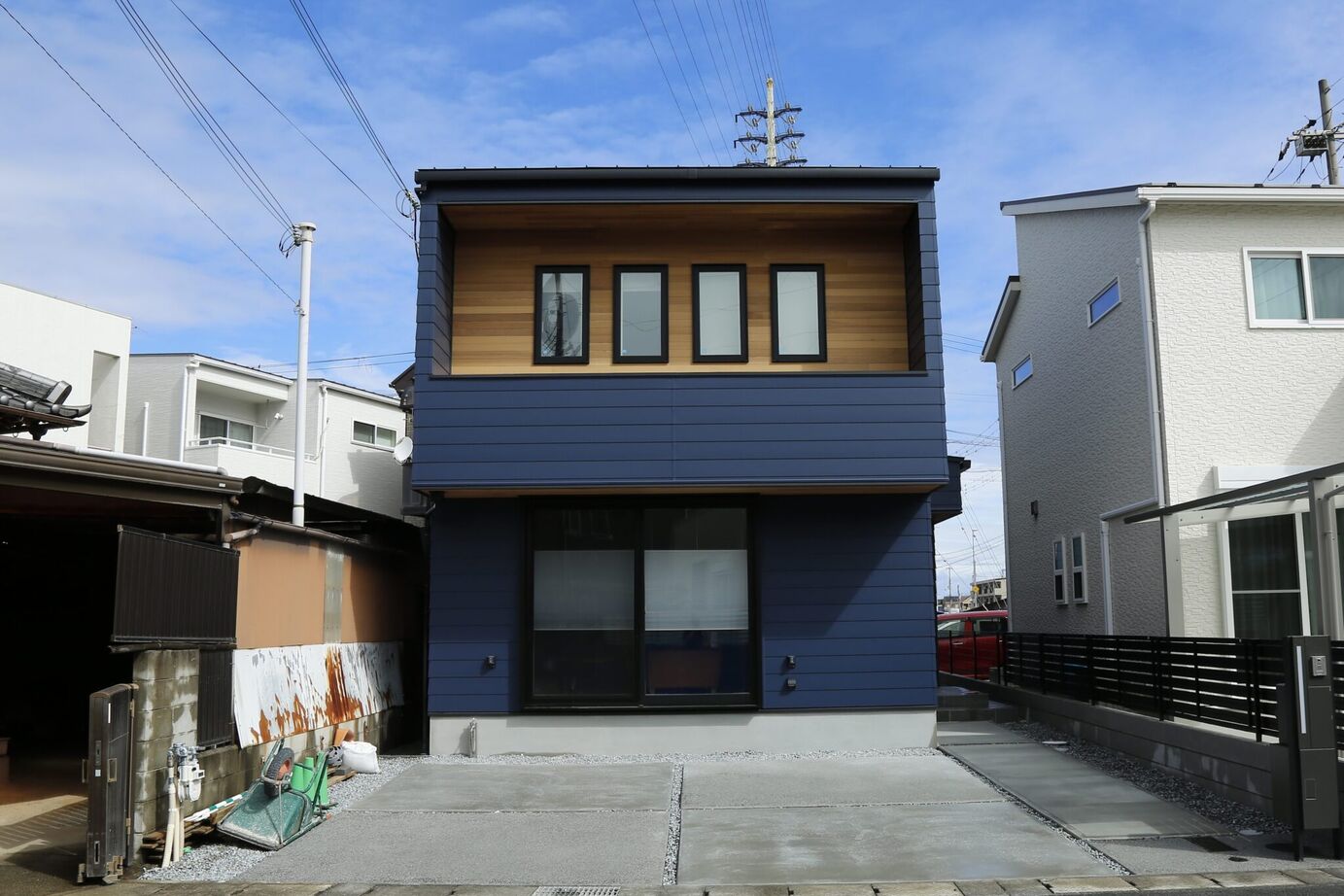 はだしの家． 【姫路市／30坪／蒼の美×革新性能】蒼巧の家－蒼の中に秘めた力の建築実例画像1