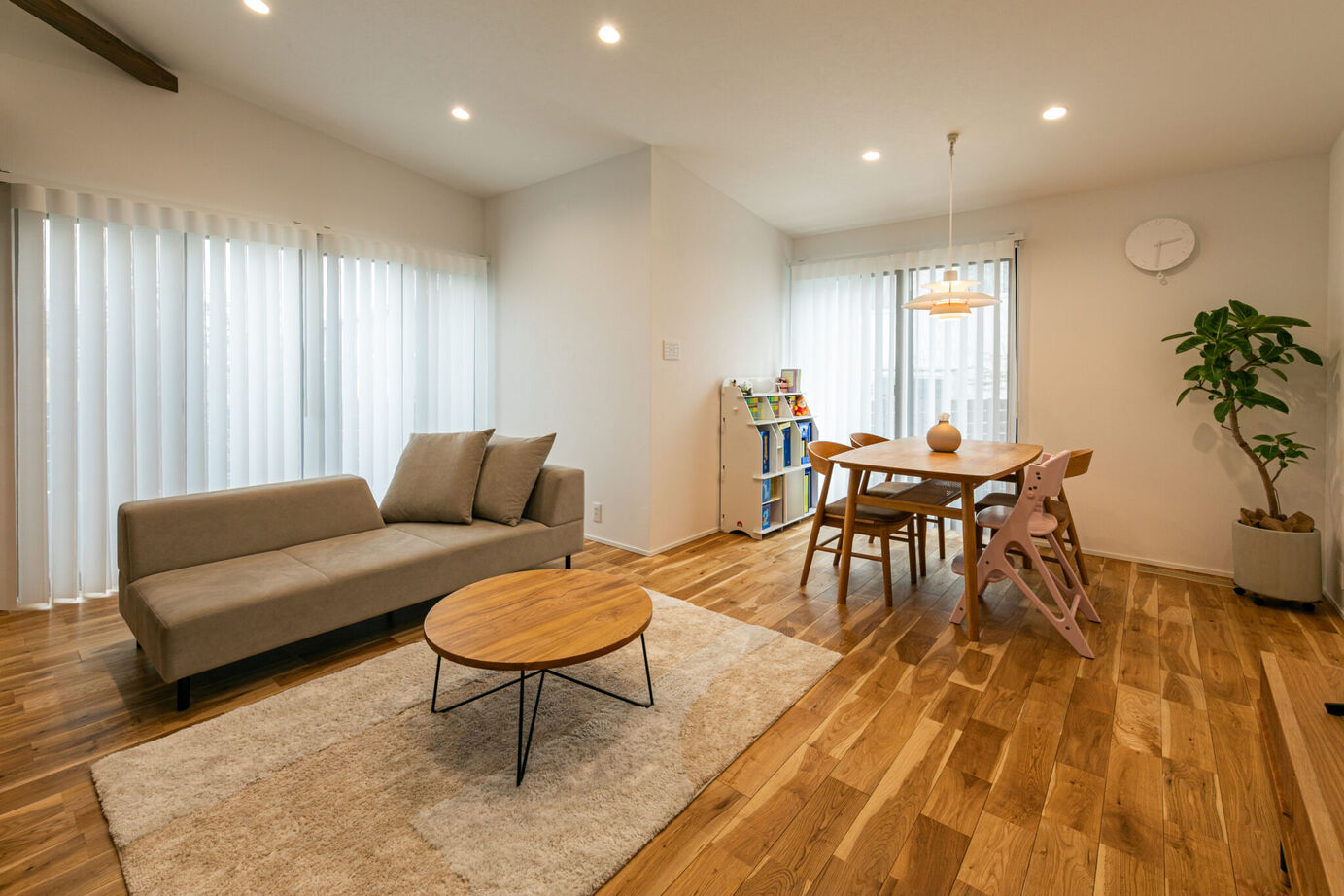 はだしの家． 段彩の家－視線を惹きつける、凹凸のリズムの建築実例画像3