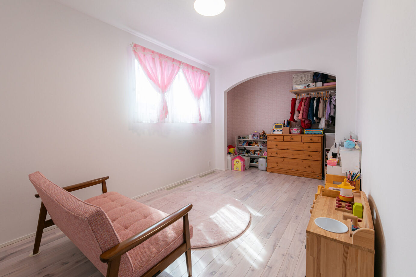 はだしの家． 段彩の家－視線を惹きつける、凹凸のリズムの建築実例画像5