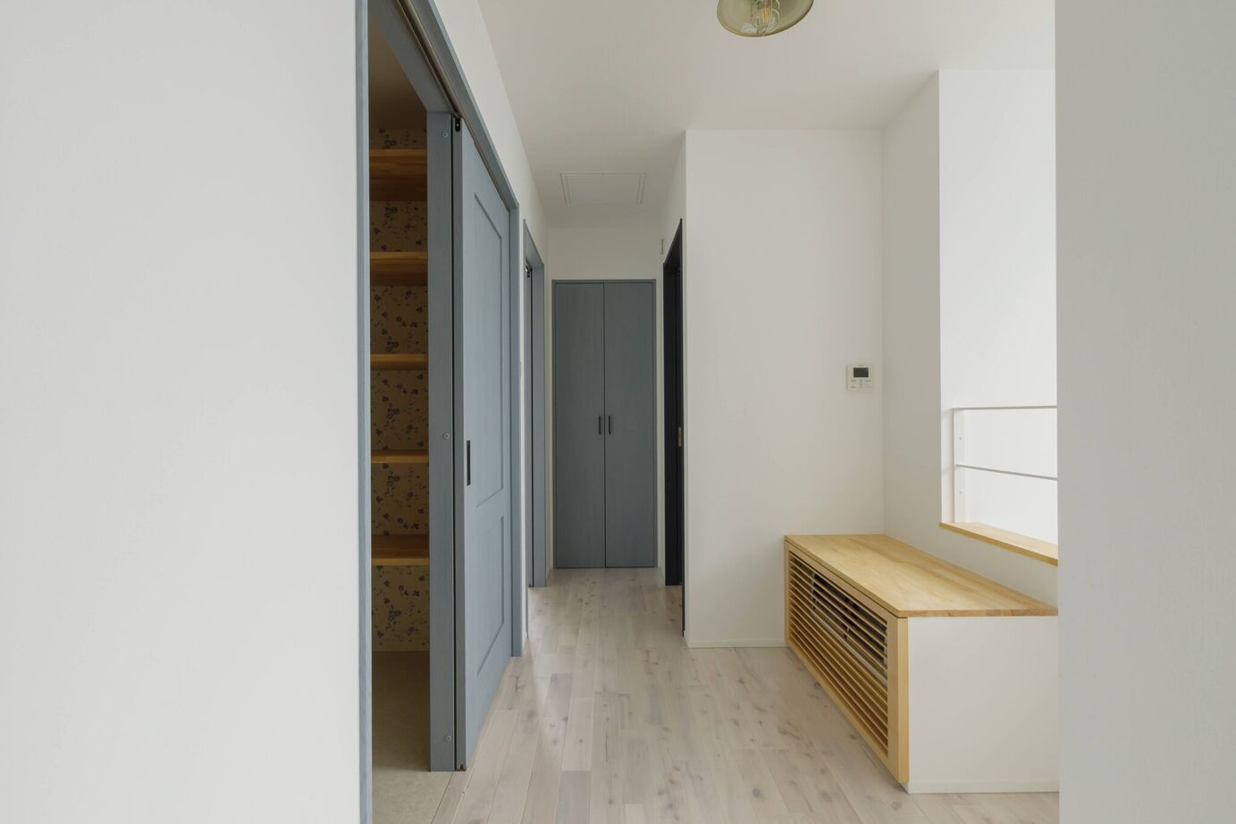 はだしの家． 段彩の家－視線を惹きつける、凹凸のリズムの建築実例画像7