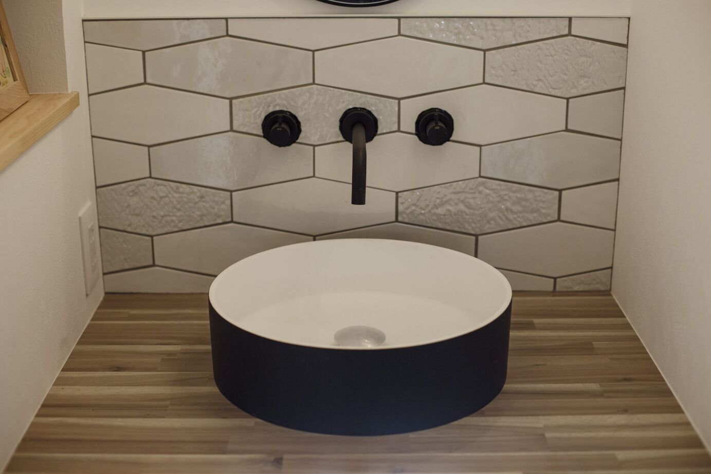 はだしの家． 段彩の家－視線を惹きつける、凹凸のリズムの建築実例画像9