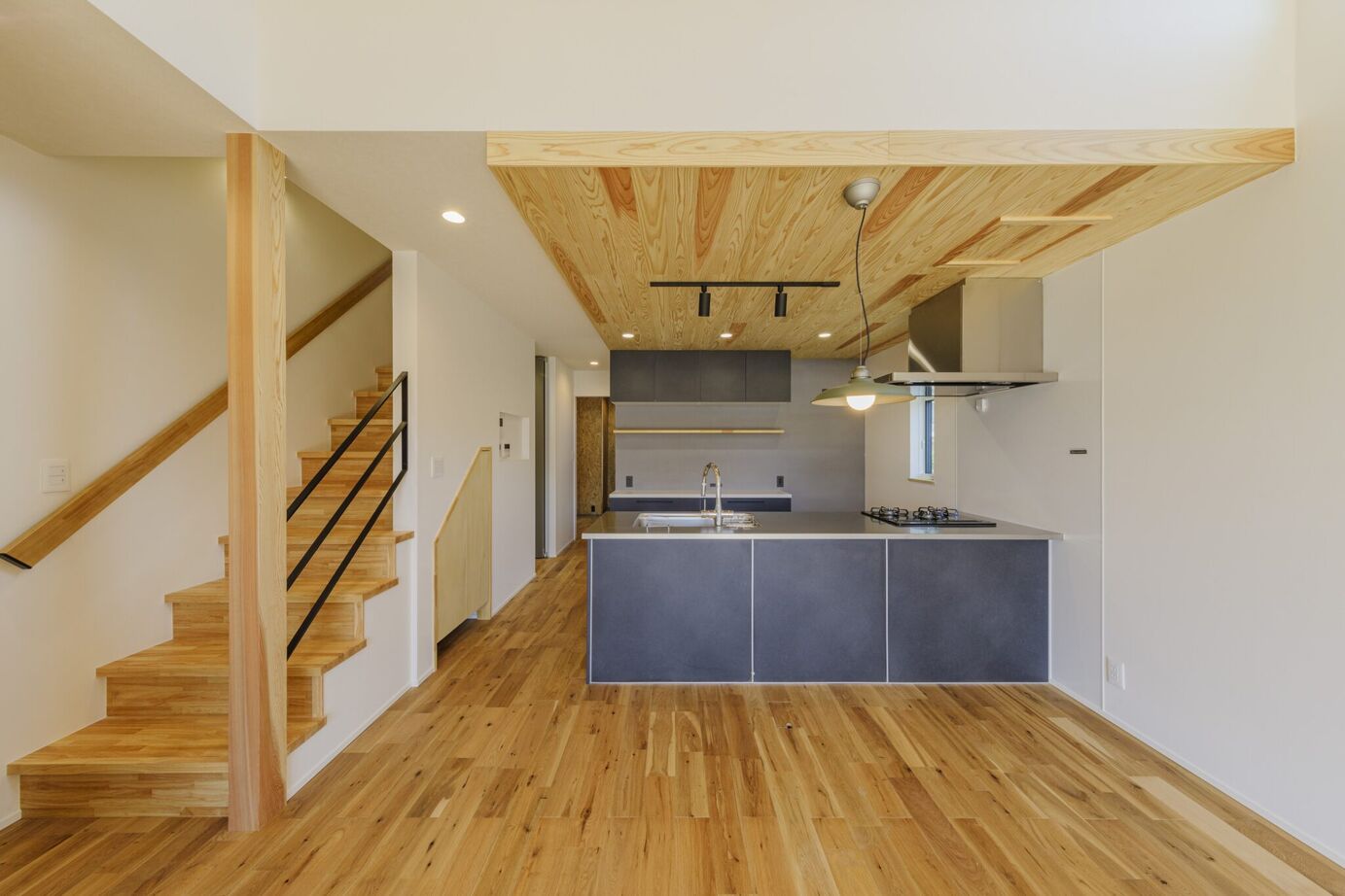 はだしの家． 【姫路市／42坪／半平屋／緑との調和×音の癒し】緑音の家－緑に包まれ、音に癒されるの建築実例画像3