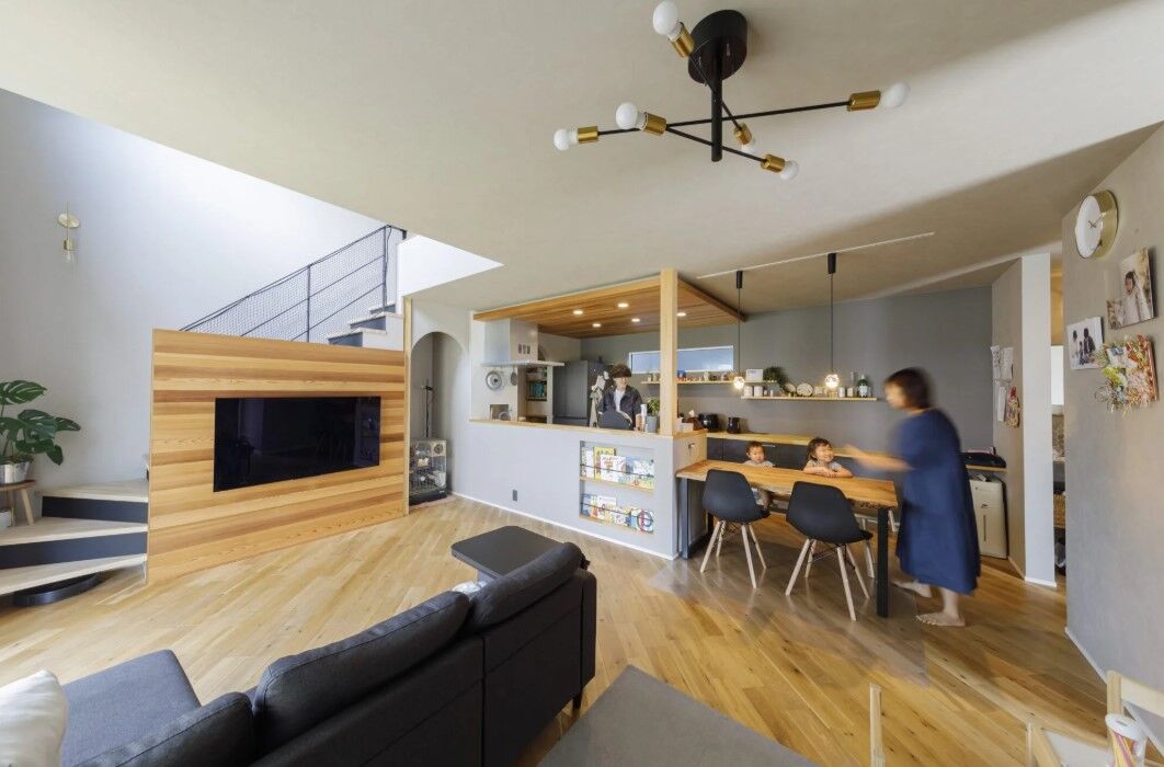 はだしの家． 【姫路市／2400万円台／木の温もり×光の演出】自然光と木材が織りなすやさしい住まいの建築実例画像2