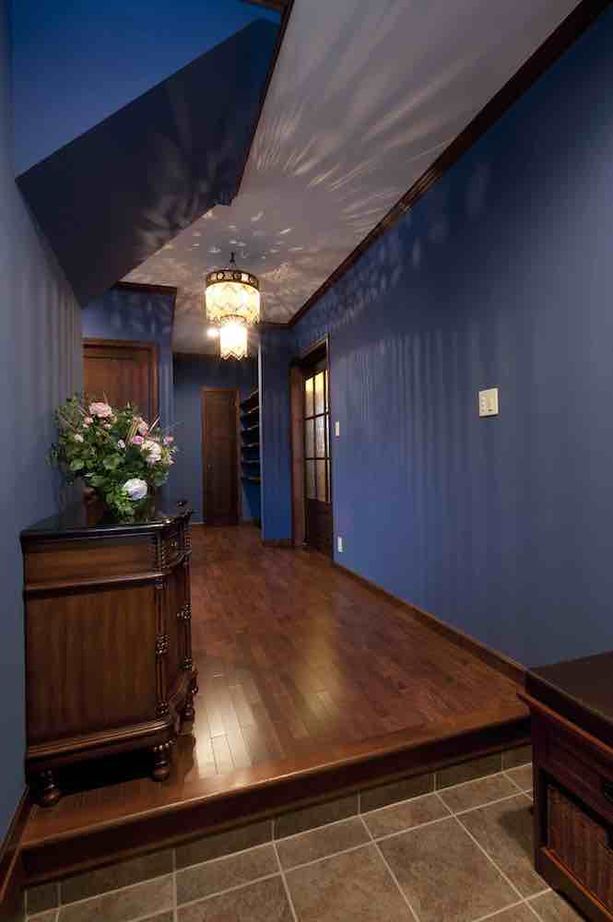 セルコホーム 【ビルトインガレージ|バーコーナー】故郷のカナダを感じさせる快適さと木の温もりや質感が心地よい住まいの建築実例画像2