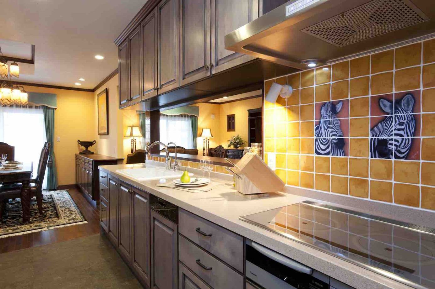 セルコホーム 【ビルトインガレージ|バーコーナー】故郷のカナダを感じさせる快適さと木の温もりや質感が心地よい住まいの建築実例画像5