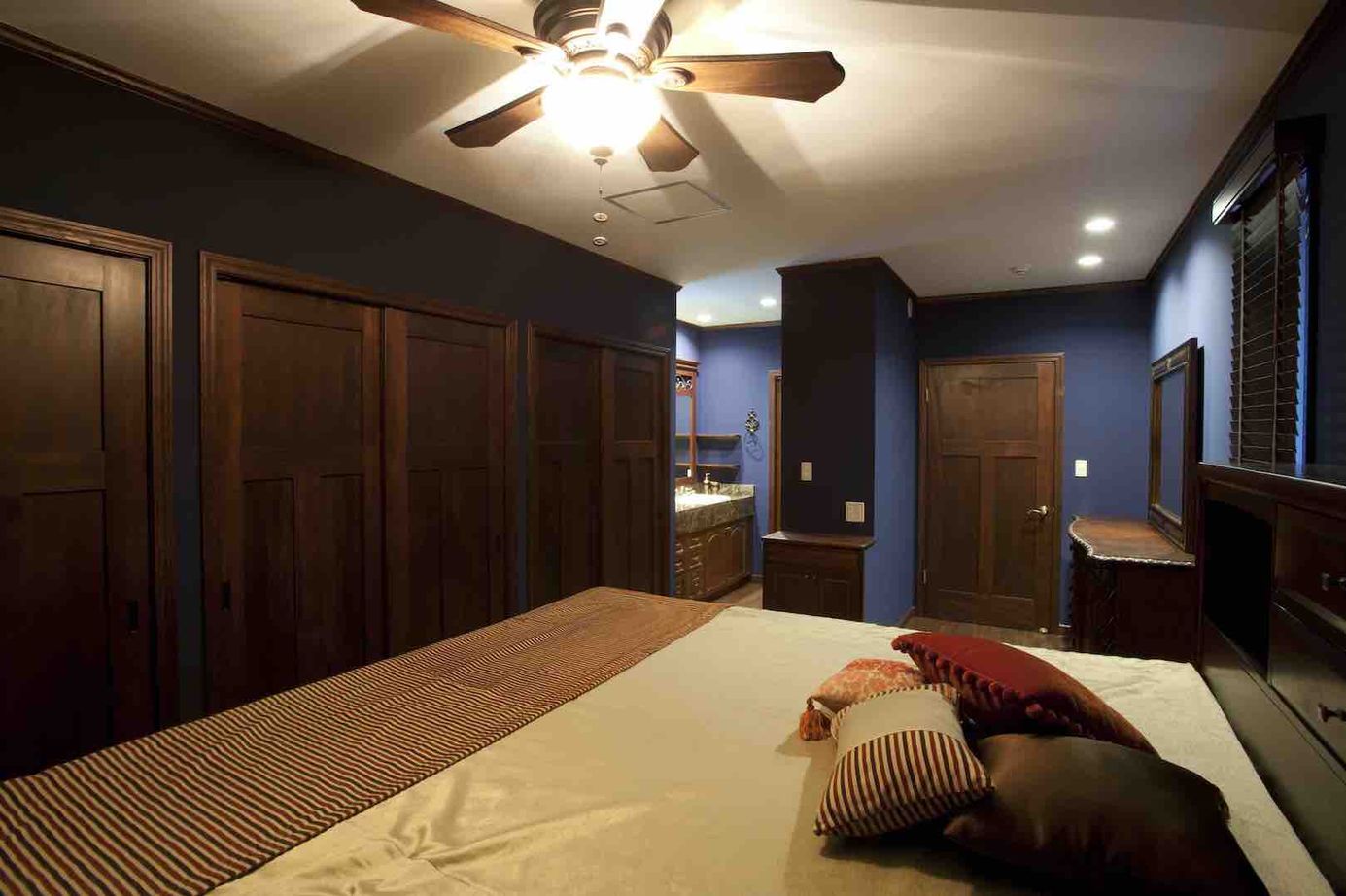 セルコホーム 【ビルトインガレージ|バーコーナー】故郷のカナダを感じさせる快適さと木の温もりや質感が心地よい住まいの建築実例画像6