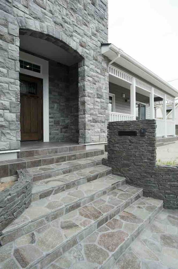 セルコホーム 【ビルトインガレージ|バーコーナー】故郷のカナダを感じさせる快適さと木の温もりや質感が心地よい住まいの建築実例画像11