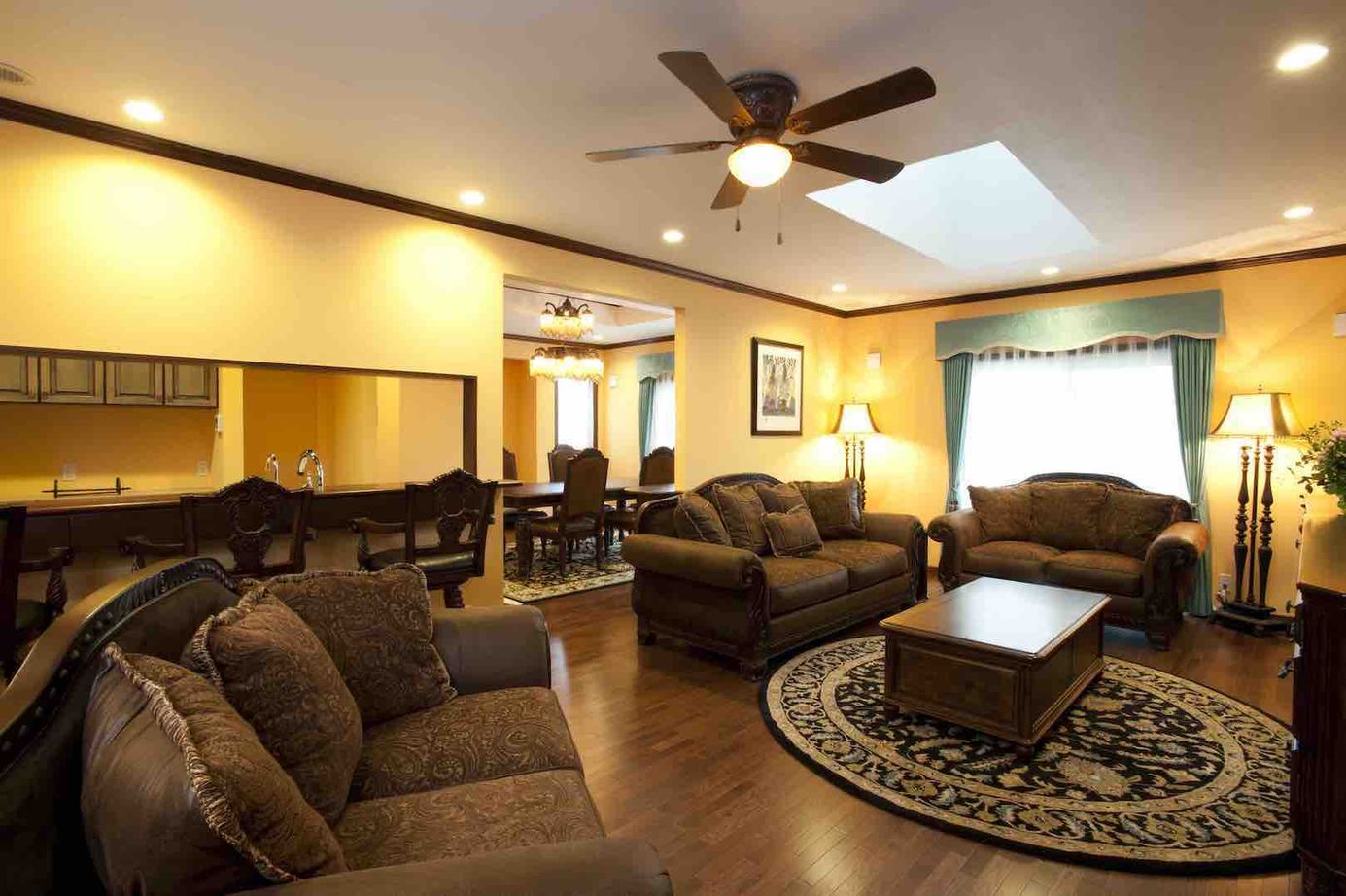 セルコホーム 【ビルトインガレージ|バーコーナー】故郷のカナダを感じさせる快適さと木の温もりや質感が心地よい住まいの建築実例画像12