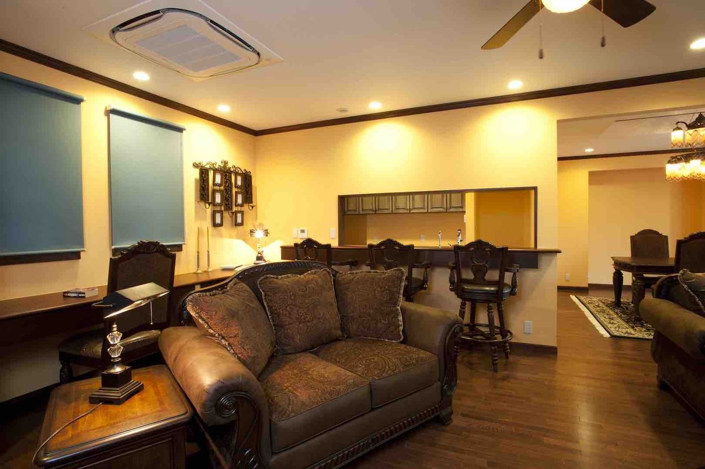 セルコホーム 【ビルトインガレージ|バーコーナー】故郷のカナダを感じさせる快適さと木の温もりや質感が心地よい住まいの建築実例画像13