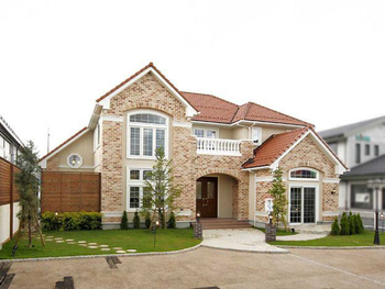 セルコホーム 【書斎|勾配天井】吹き抜けやスキップフロアで大空間のリビングを実現。基礎断熱で土間空間も心地よい家の建築実例画像1