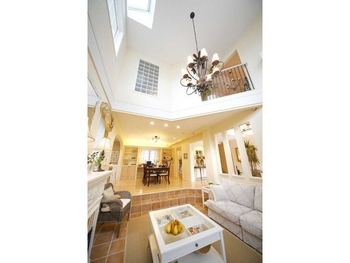 セルコホーム 【書斎|勾配天井】吹き抜けやスキップフロアで大空間のリビングを実現。基礎断熱で土間空間も心地よい家の建築実例画像2