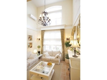 セルコホーム 【書斎|勾配天井】吹き抜けやスキップフロアで大空間のリビングを実現。基礎断熱で土間空間も心地よい家の建築実例画像4