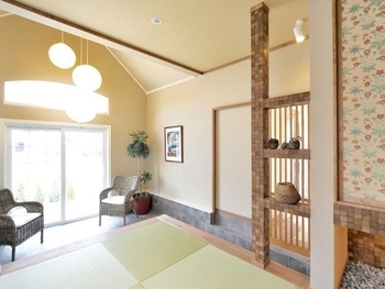 セルコホーム 【書斎|勾配天井】吹き抜けやスキップフロアで大空間のリビングを実現。基礎断熱で土間空間も心地よい家の建築実例画像7