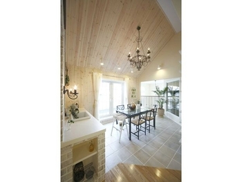 セルコホーム 【書斎|勾配天井】吹き抜けやスキップフロアで大空間のリビングを実現。基礎断熱で土間空間も心地よい家の建築実例画像9