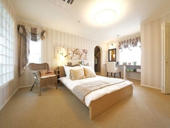 セルコホーム 【書斎|勾配天井】吹き抜けやスキップフロアで大空間のリビングを実現。基礎断熱で土間空間も心地よい家の建築実例画像10