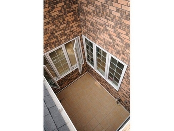 セルコホーム 【吹き抜け|中庭】どこにいても同じ快適さと省エネに惹かれた、高級感漂うリゾート風の住まいの建築実例画像4