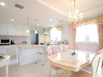 セルコホーム 【吹き抜け|中庭】どこにいても同じ快適さと省エネに惹かれた、高級感漂うリゾート風の住まいの建築実例画像6