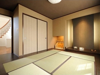 セルコホーム 【吹き抜け|中庭】どこにいても同じ快適さと省エネに惹かれた、高級感漂うリゾート風の住まいの建築実例画像7