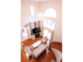 セルコホーム 【吹き抜け|中庭】どこにいても同じ快適さと省エネに惹かれた、高級感漂うリゾート風の住まいの建築実例画像8