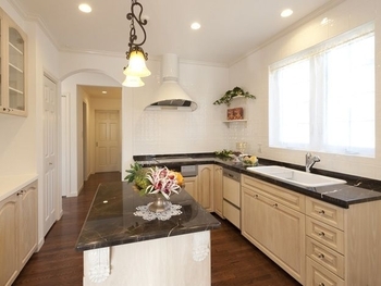 セルコホーム 【無垢材|ガレージ】開放感溢れる間取りで伸び伸びと暮らす。耐震耐久に優れた安心安全の住まいの建築実例画像4