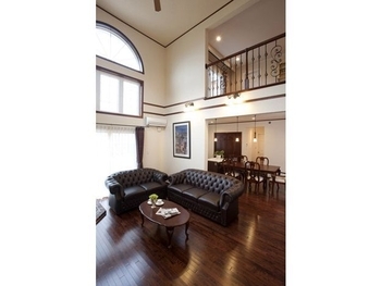 セルコホーム 【薪ストーブ|ビルトインガレージ|和室】オールレンガの外観が美しい。愛車を愛でるガレージのある住まいの建築実例画像3