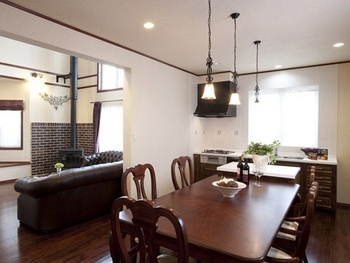 セルコホーム 【薪ストーブ|ビルトインガレージ|和室】オールレンガの外観が美しい。愛車を愛でるガレージのある住まいの建築実例画像4