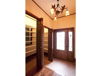 セルコホーム 【薪ストーブ|ビルトインガレージ|和室】オールレンガの外観が美しい。愛車を愛でるガレージのある住まいの建築実例画像8