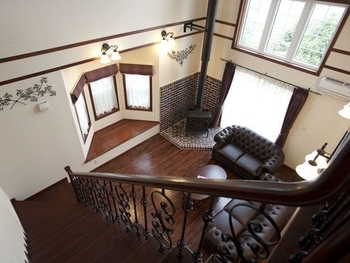 セルコホーム 【薪ストーブ|ビルトインガレージ|和室】オールレンガの外観が美しい。愛車を愛でるガレージのある住まいの建築実例画像10