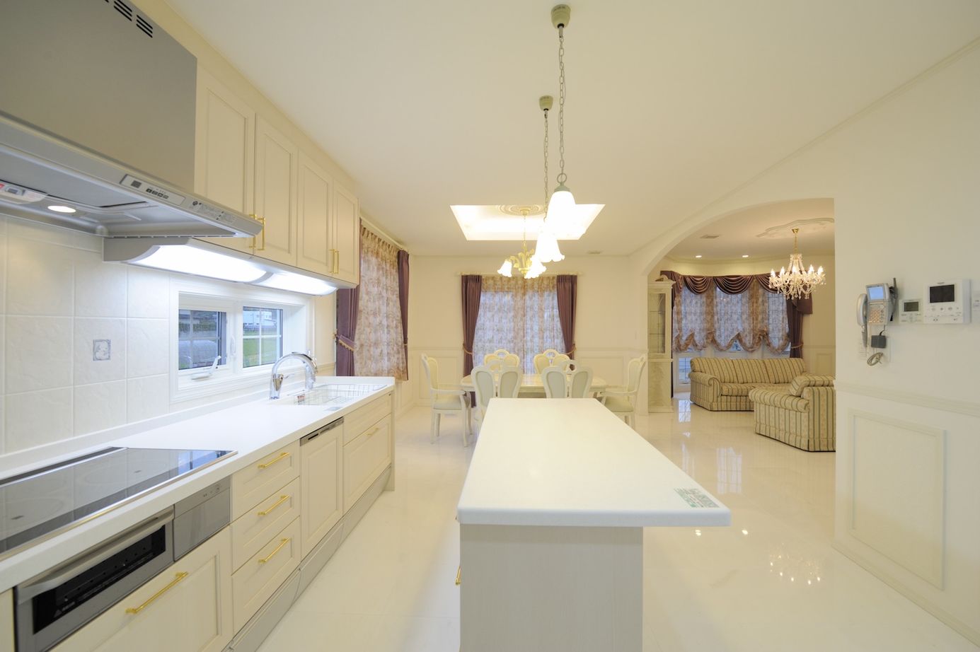 セルコホーム 【60坪台】海を望める露天風呂をイメージしたお風呂が魅力的。憧れのサーキュラー階段のあるエレガントな家の建築実例画像7