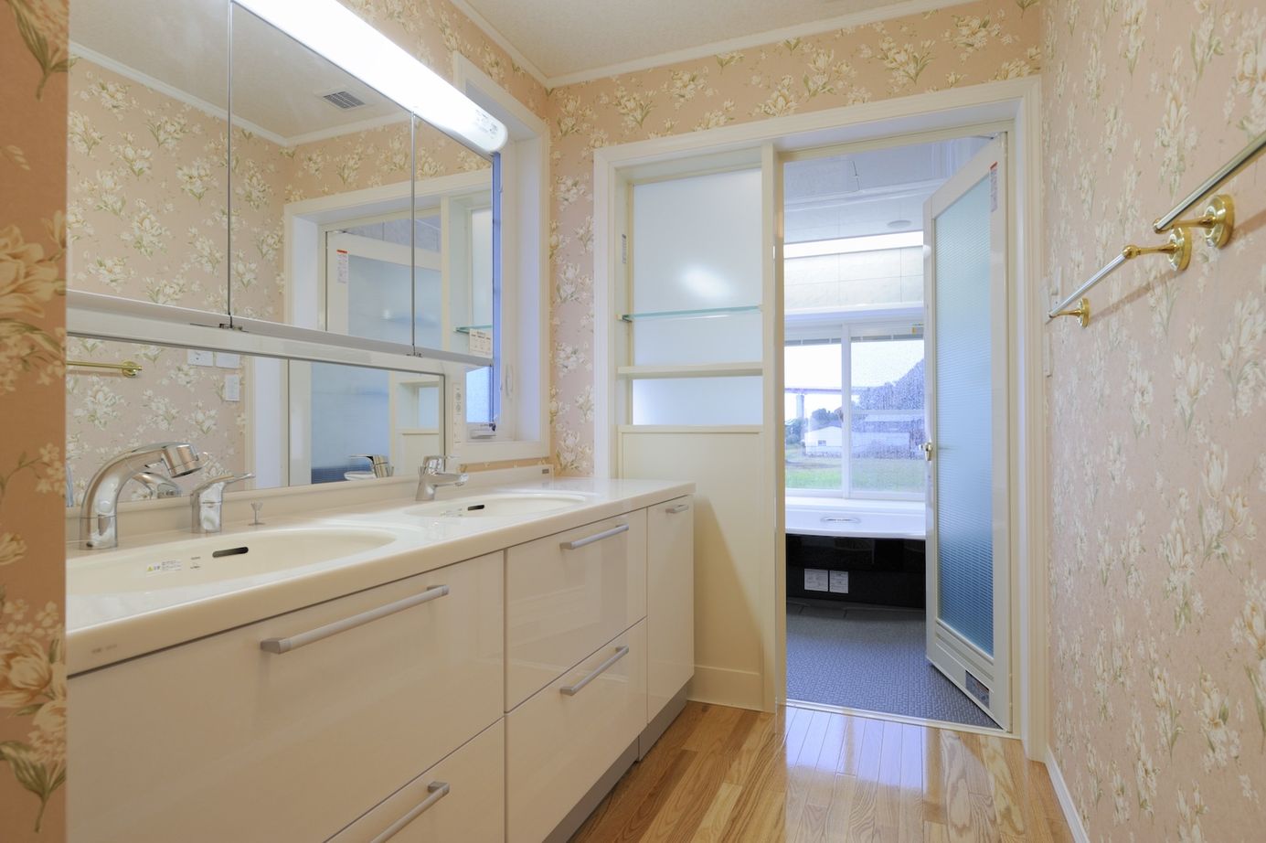 セルコホーム 【60坪台】海を望める露天風呂をイメージしたお風呂が魅力的。憧れのサーキュラー階段のあるエレガントな家の建築実例画像9