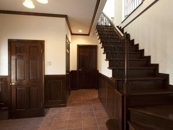 セルコホーム 【吹き抜け|無垢材|輸入レンガ】ジョージアン様式でクラシカルな趣を醸し出す、アンティーク家具が馴染む家の建築実例画像7