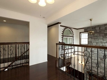 セルコホーム 【吹き抜け|無垢材|輸入レンガ】ジョージアン様式でクラシカルな趣を醸し出す、アンティーク家具が馴染む家の建築実例画像8